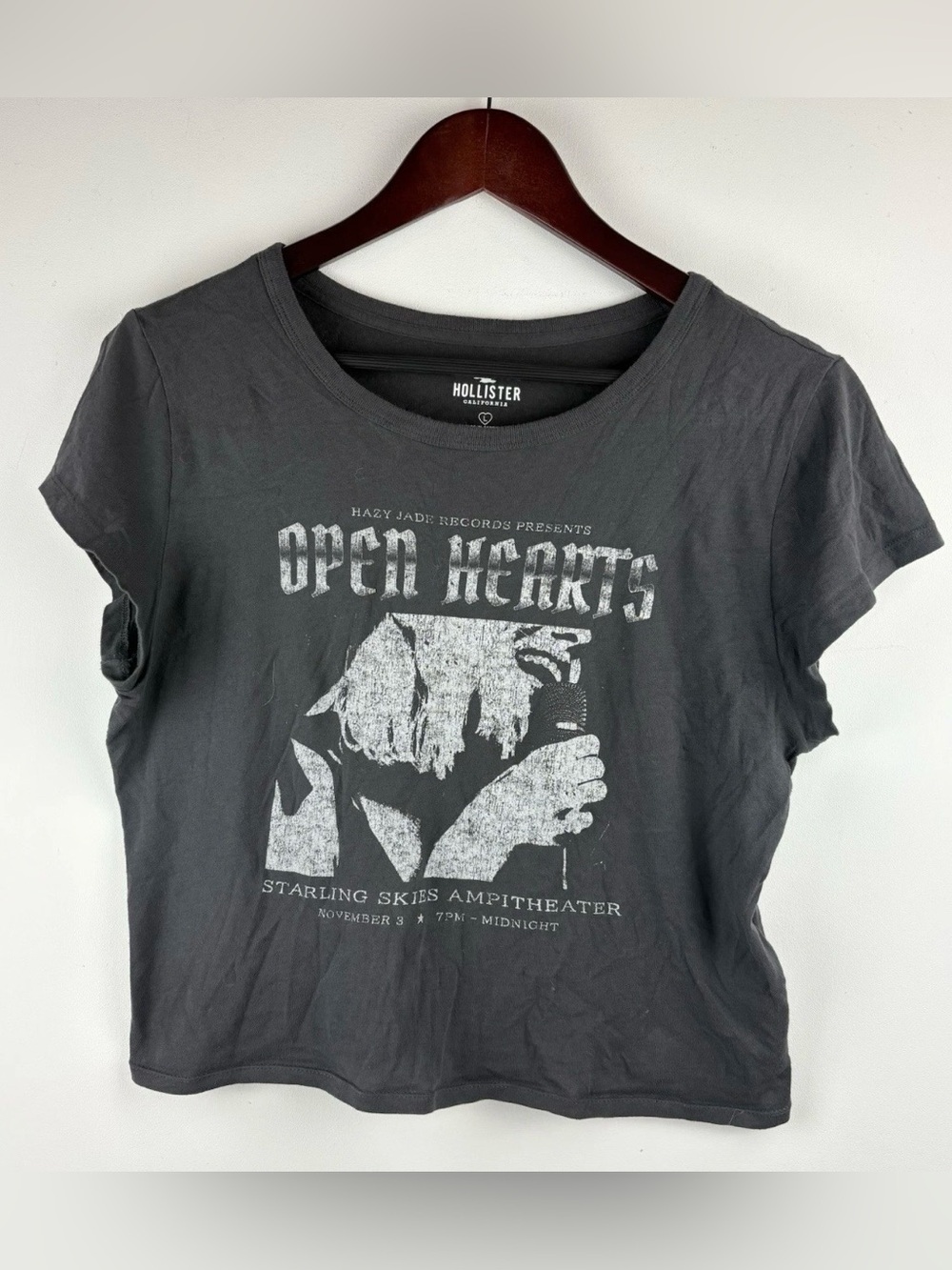 Hollister Women’s Open Heart Graphic Baby Tee Shirt Size Large Biker Grunge Punk